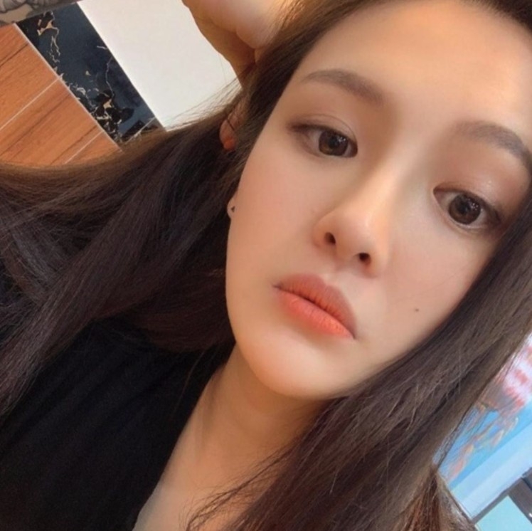 Moon就自爆係Steven嘅女友之一,但就發現雯雯嘅出現而忍痛放棄!