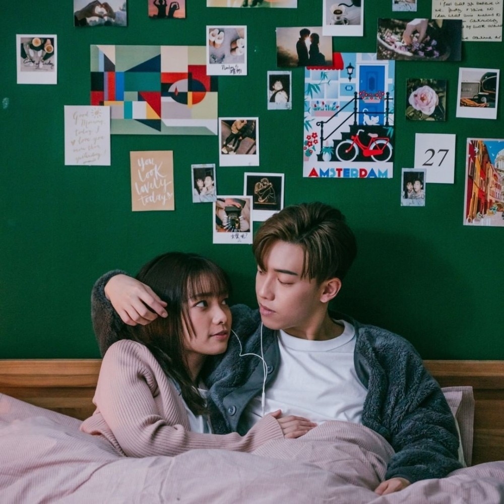 《全民造星4》落選參賽者Ash鍾卓穎因為同MC張天賦傳緋聞,加上與前夫龍龍離婚風波而令形象一落千丈