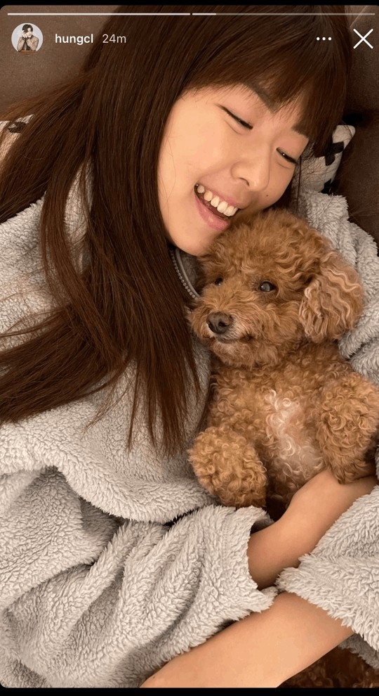 就算做咗人妻,Ash人氣亦有增無減,憑籍呢個身份佢仲接到著名珠寶公司嘅戒指廣告,喺caption又大晒恩愛