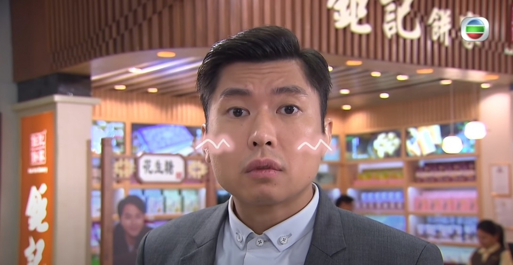 由於表姨年紀同佢非常相近，因此兩人好投契，令佢日久生情！