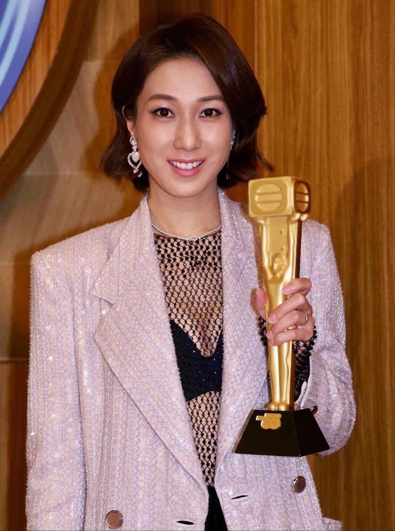 《萬千星輝頒獎典禮2021》鍾嘉欣失落視后引起外界關注