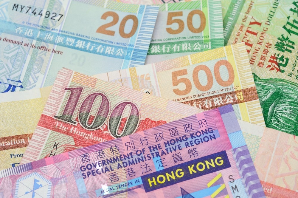 3間發鈔銀行包括香港上海滙豐銀行、渣打銀行(香港)和中國銀行(香港)於1月13日起提供兌換新鈔和迎新鈔服務,並於1月8日起開放網上預約。