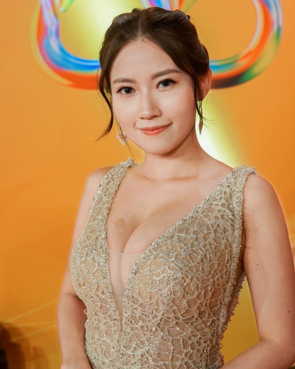 波波(黃婧靈 )在《冇人性教育》中分享身材太豐滿嘅6大煩惱