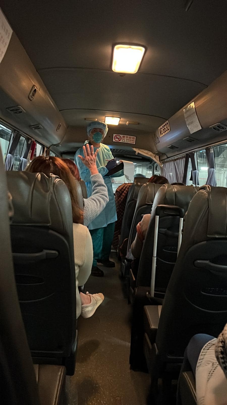 超過300人被送入竹篙灣隔離營，當中包括望月樓22名員工及佢哋嘅家人。