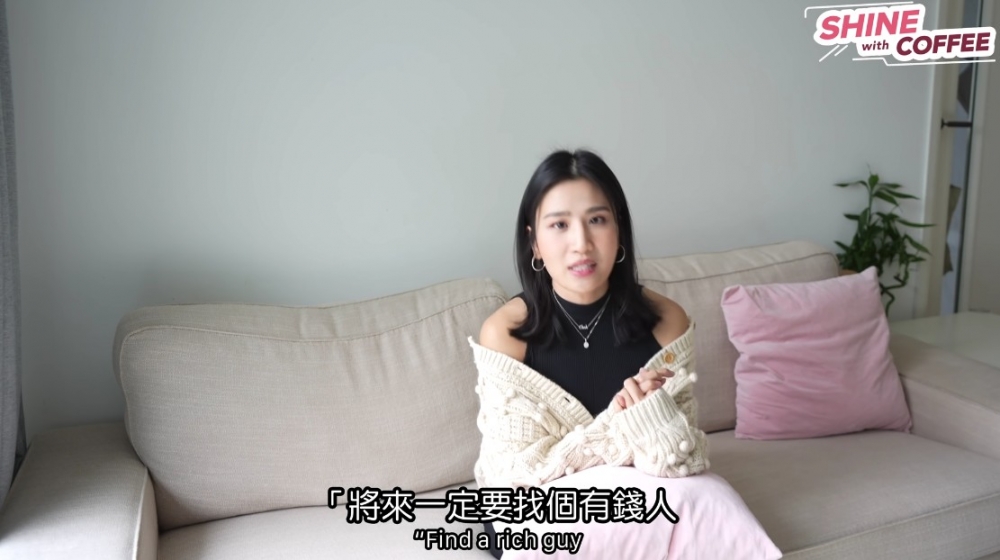 所以佢過往亦曾經有諗過將來要搵經濟能力穩定嘅另一半結婚。