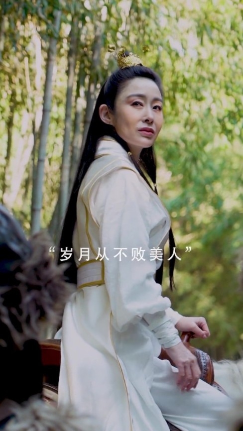 張敏近日再演《倚天屠龍記》造型照曝光