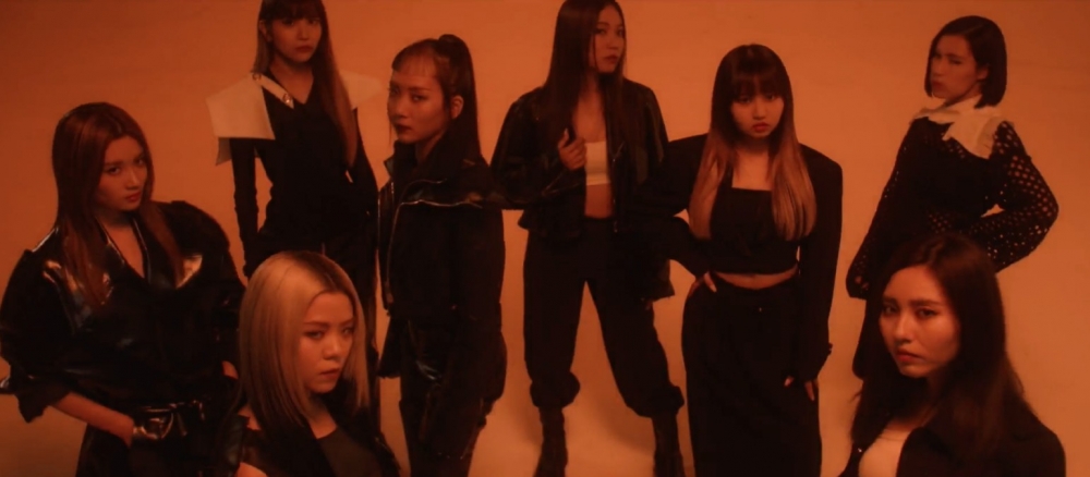 女團將定名為「COLLAR」。