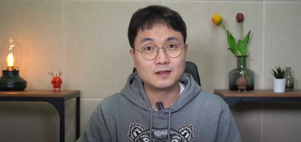 前韓國娛樂記者李鎮浩作出大膽推測認為宋智雅已經有相熟嘅A貨商家!