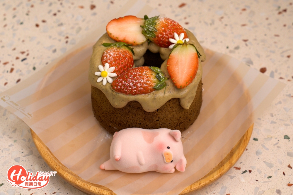 還有日本培茶口味的戚風蛋糕「Lu-Chiffon」,蛋糕鬆軟濕潤,食落甜而不膩,隨蛋糕更附送盲盒LuLu 豬一隻,一次過滿足食和玩!