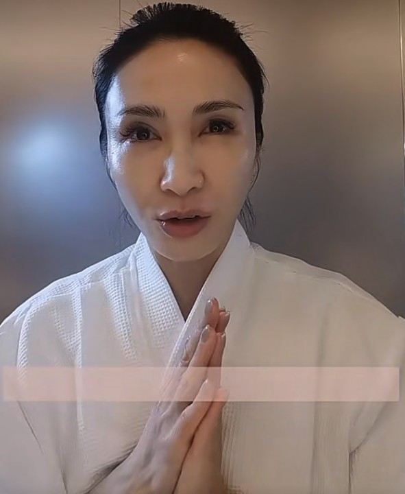 網民認為本身已經天生麗質嘅黎姿唔加假睫毛已經好靚!