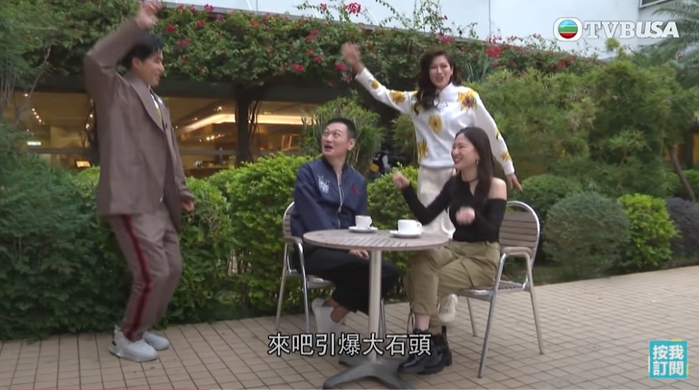 林淑敏和許家傑以唱跳《倒轉地球》為出場方式