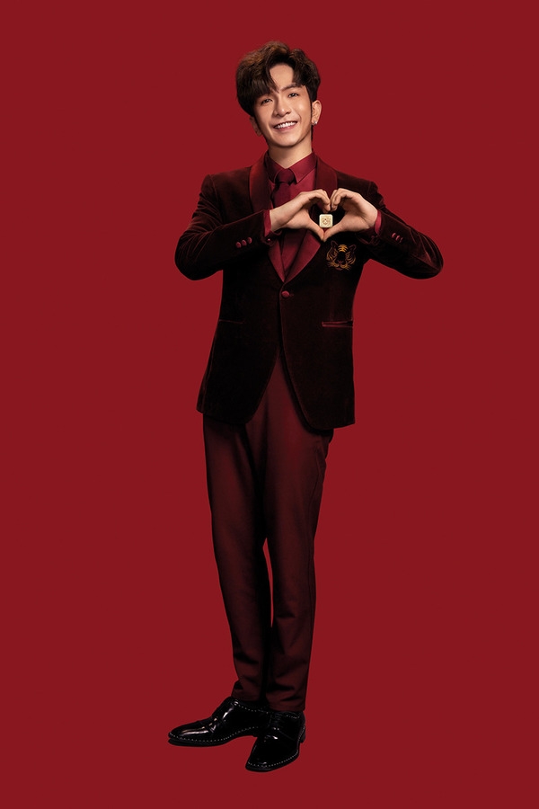 如果女朋友是鏡粉，不妨考慮有Anson Lo加持的GODIVA朱古力！