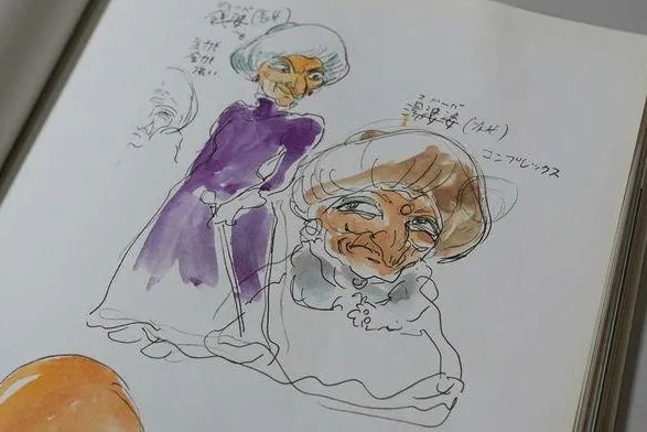 由手稿上所見,錢婆婆嘅身形比湯婆婆高同瘦!