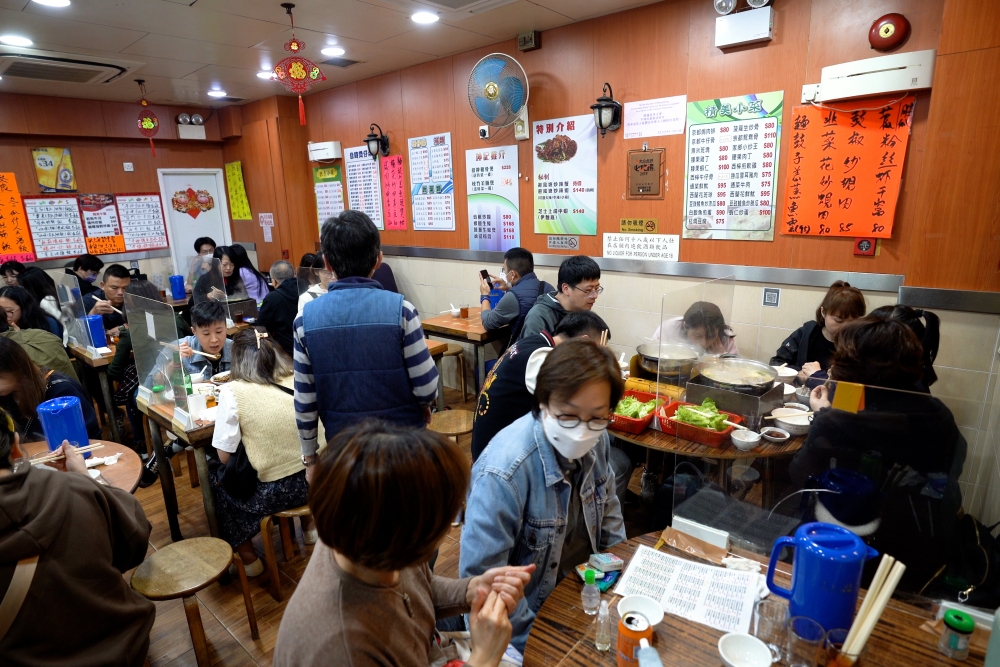 由於近日疫情反覆,坤記煲小菜暫時不做晚市堂食。