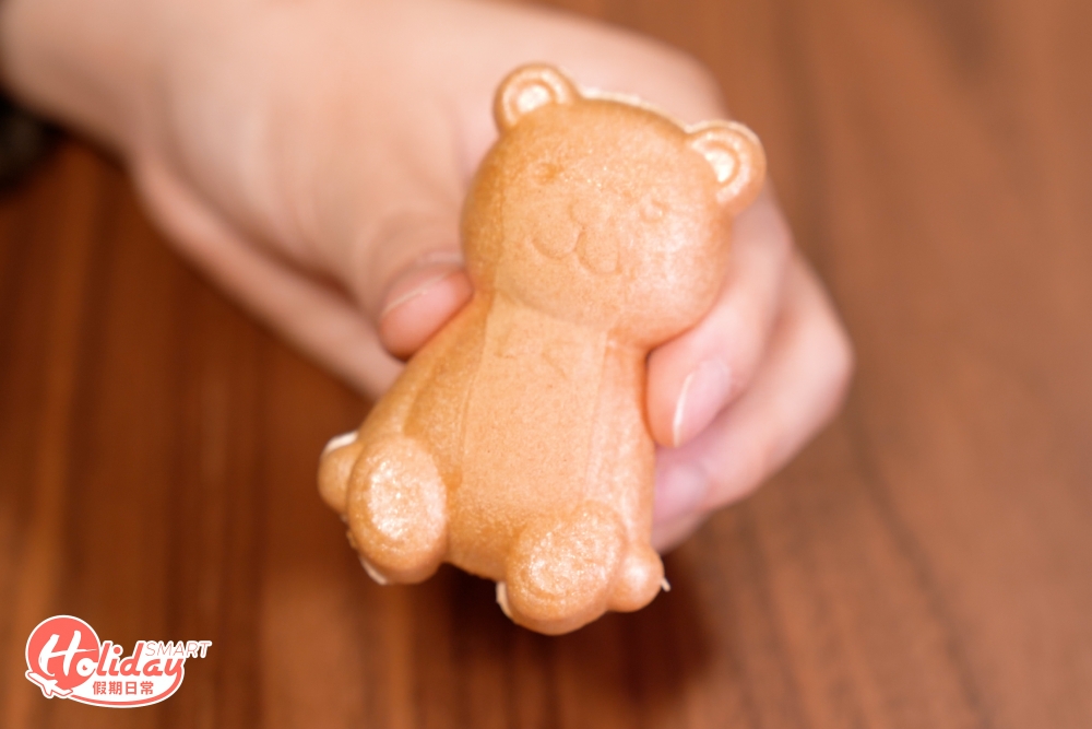 如熊仔造型的鵝肝慕絲夾心餅，入口即化又夠香滑！