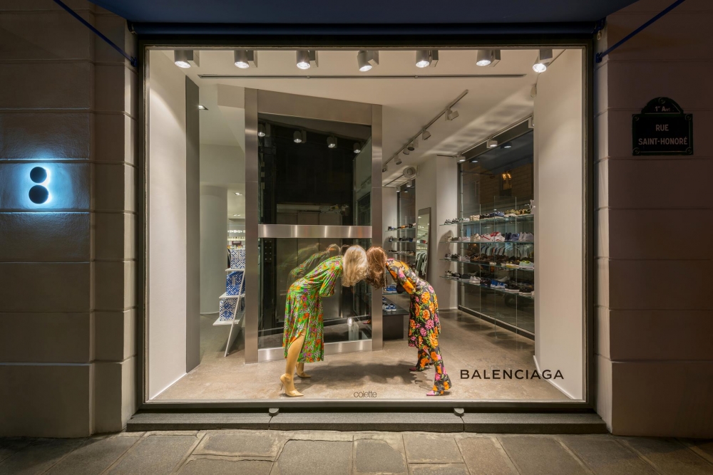 其實男友送嘅絕對係精品,嚟自歐洲名牌巴黎世家Balenciaga嘅潮物