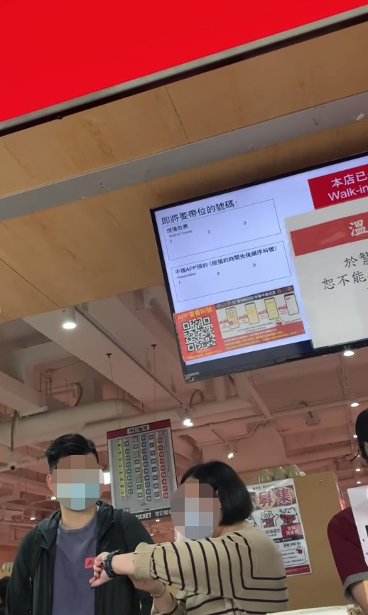 女士:「依家唔係食一餐飯嘅問題,呢個係唔公道嘅問題,呢個係原則問題呀嘛!」