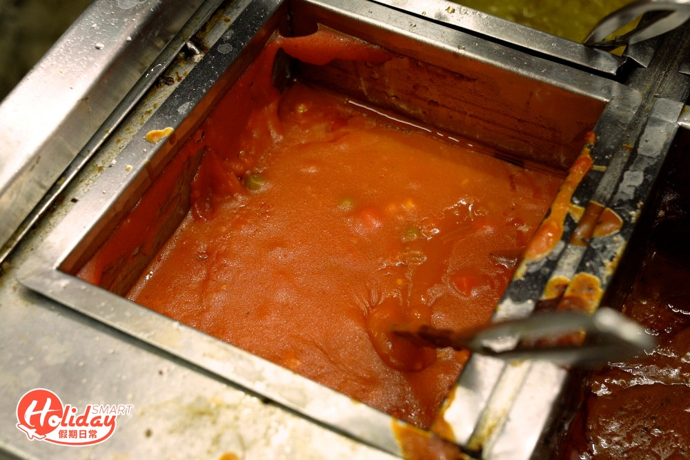 店內有幾款濃稠醬汁，可變出數百款配搭。