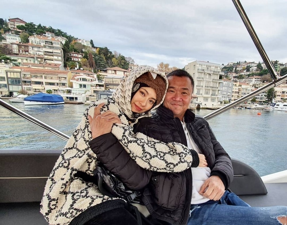 Race與新加坡富商David Loh再婚