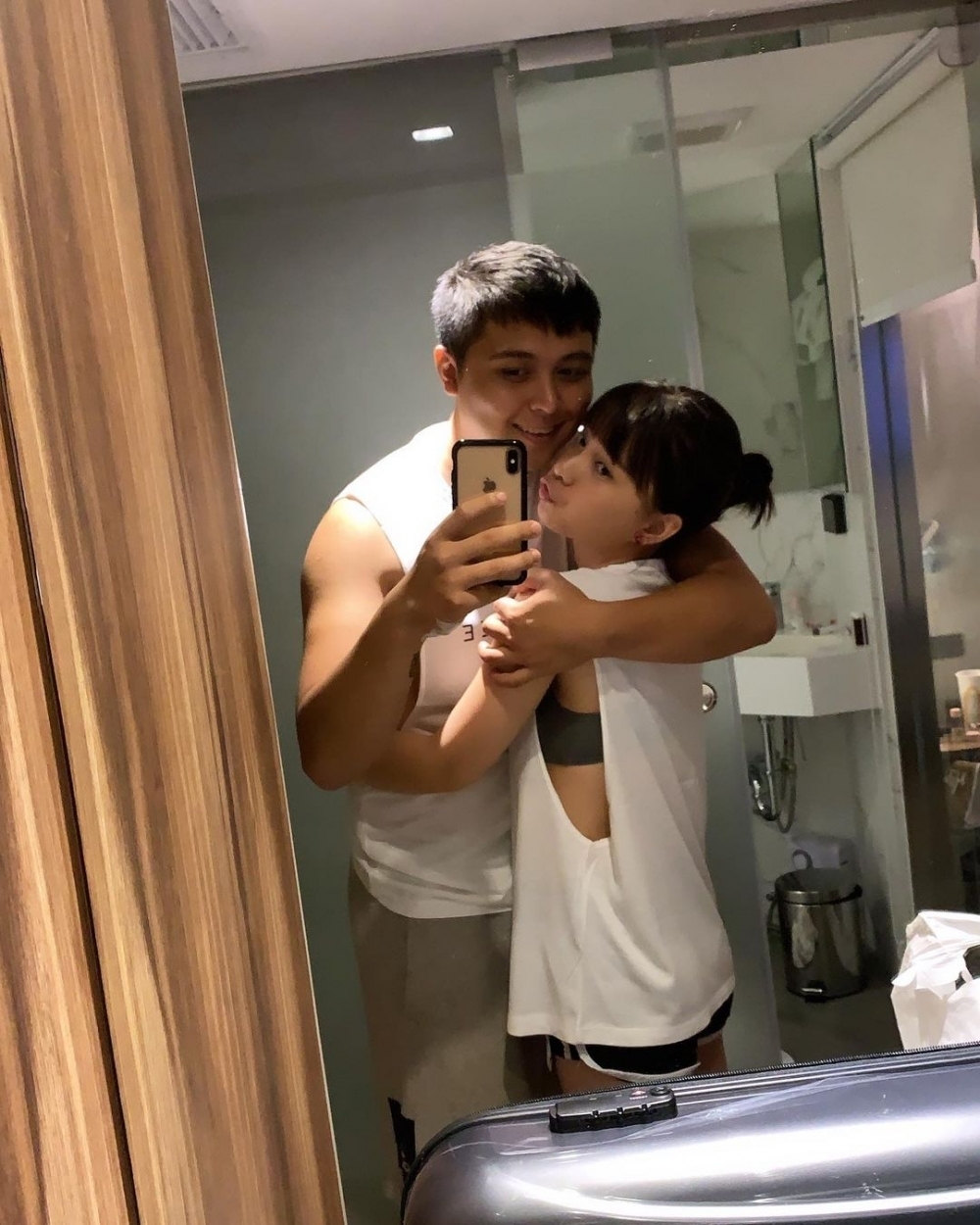 喺出新post之前Ash都有更新IG Story,其中更分享金句「如果冇呢啲經歷又點會成就到今日嘅你呀」,似乎將離婚風波視為可以令佢成長山嘅經歷。