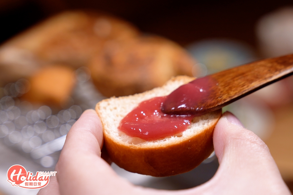 塗上Muta自家製的果醬、鮮忌廉或牛油更滋味。