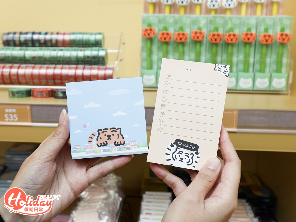 限定店還有大量文具精品,例如便利貼丶紙膠帶