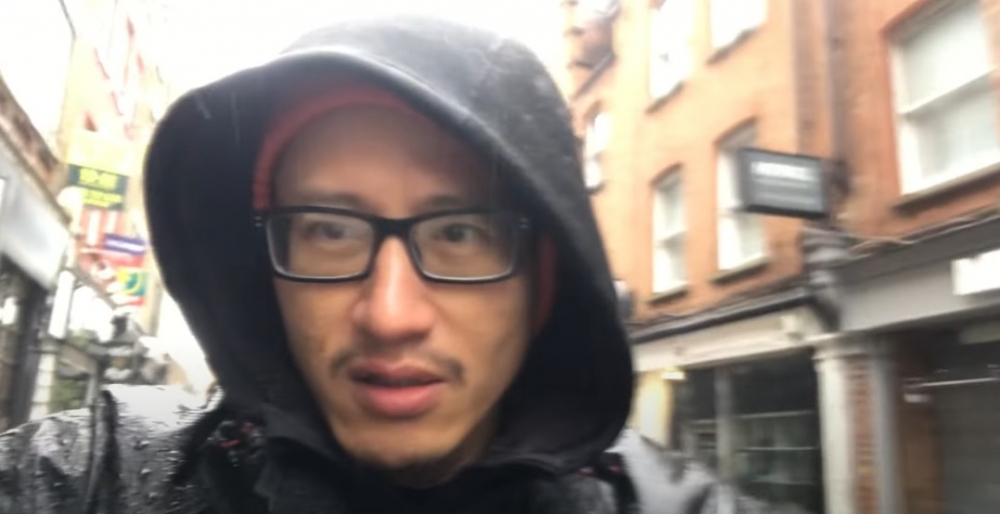 龍心喺最新嘅影片中大呻現時嘅生活非常沈悶!