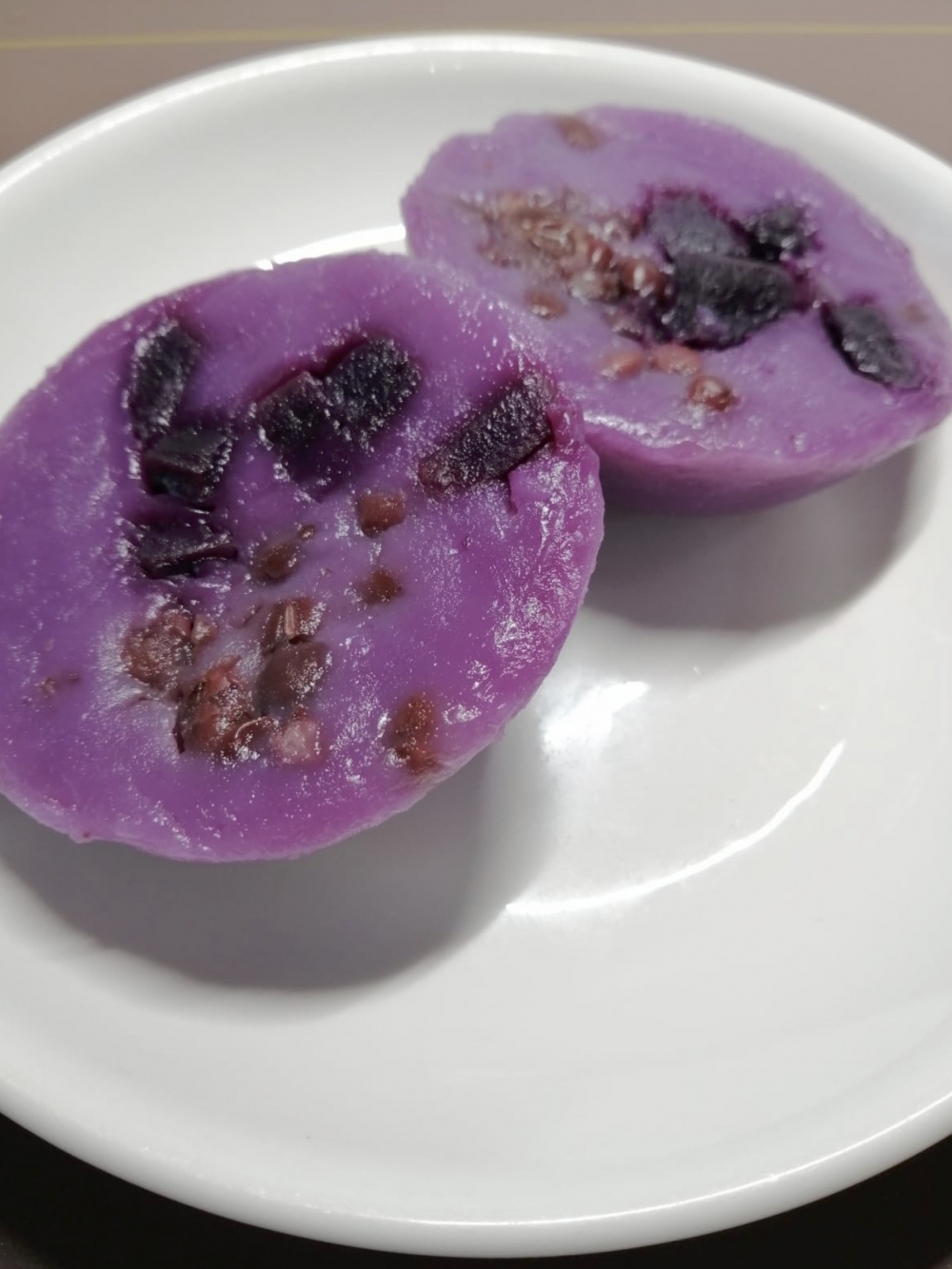 當中最吸引是紫薯味,口感煙韌之餘,而且食到粒粒紫薯