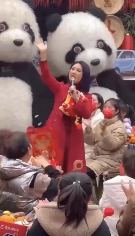 楊千嬅在四川錄製春晚嘅演唱片段引網民熱議