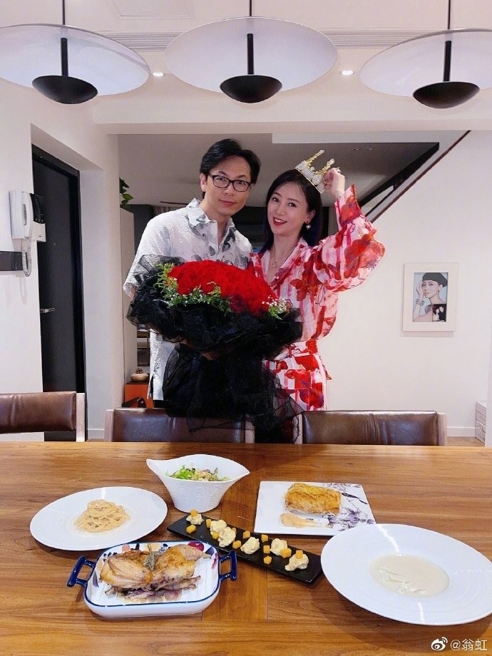 翁虹去年與丈夫女兒一起移居上海,入住當地豪宅
