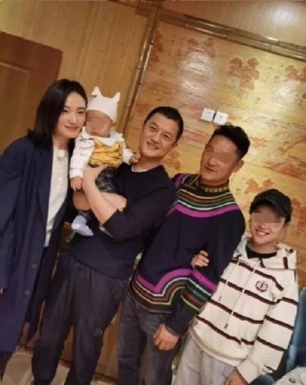 李亞鵬更於與女家合照