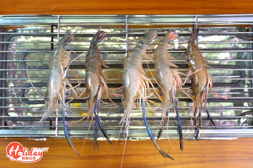 餐廳每日提供最少150至160斤大頭蝦，店員亦會定時添加，流水蝦隻隻生猛，即捉即燒，蝦肉結實彈牙，鮮甜多膏。