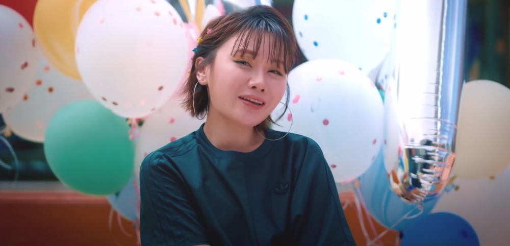 小花近年亦成為歌手