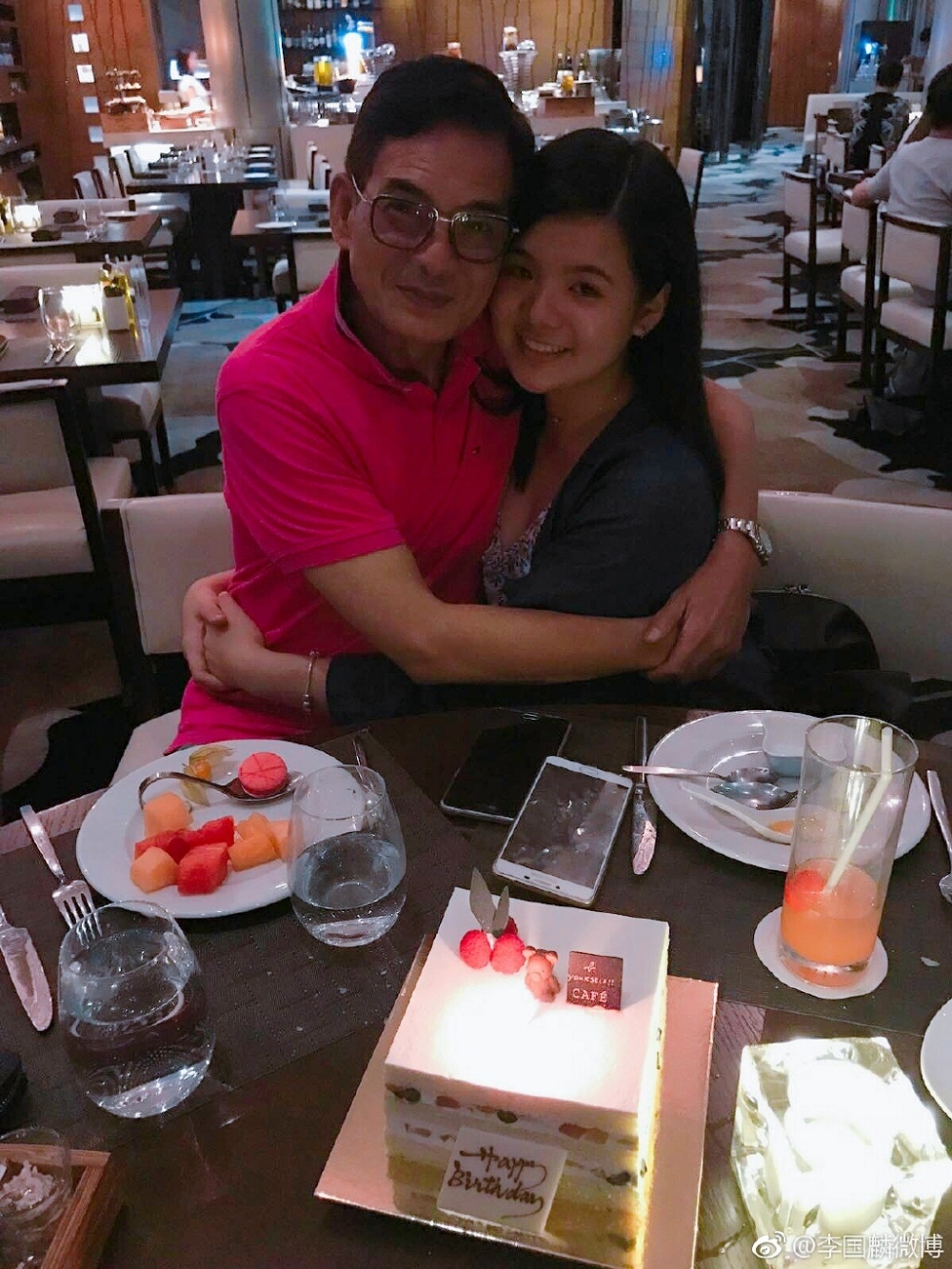 李國麟坦言因為已經喺內地工作咗10個月,依家最想返香港屋企:「好掛住屋企人,個女啱啱飛咗去英國讀Drama。」