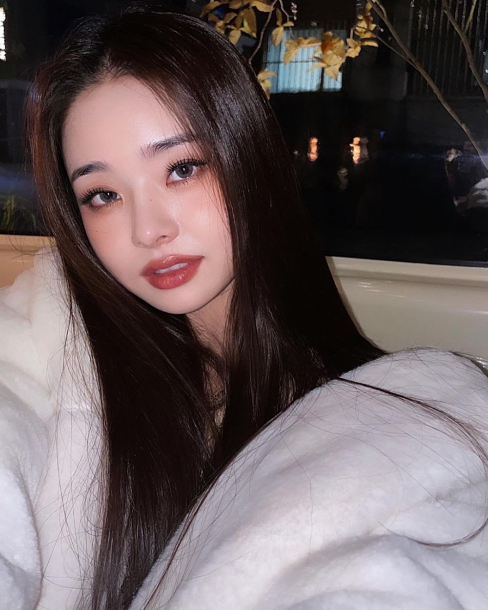 依家嘅宋智雅則更成熟性感。