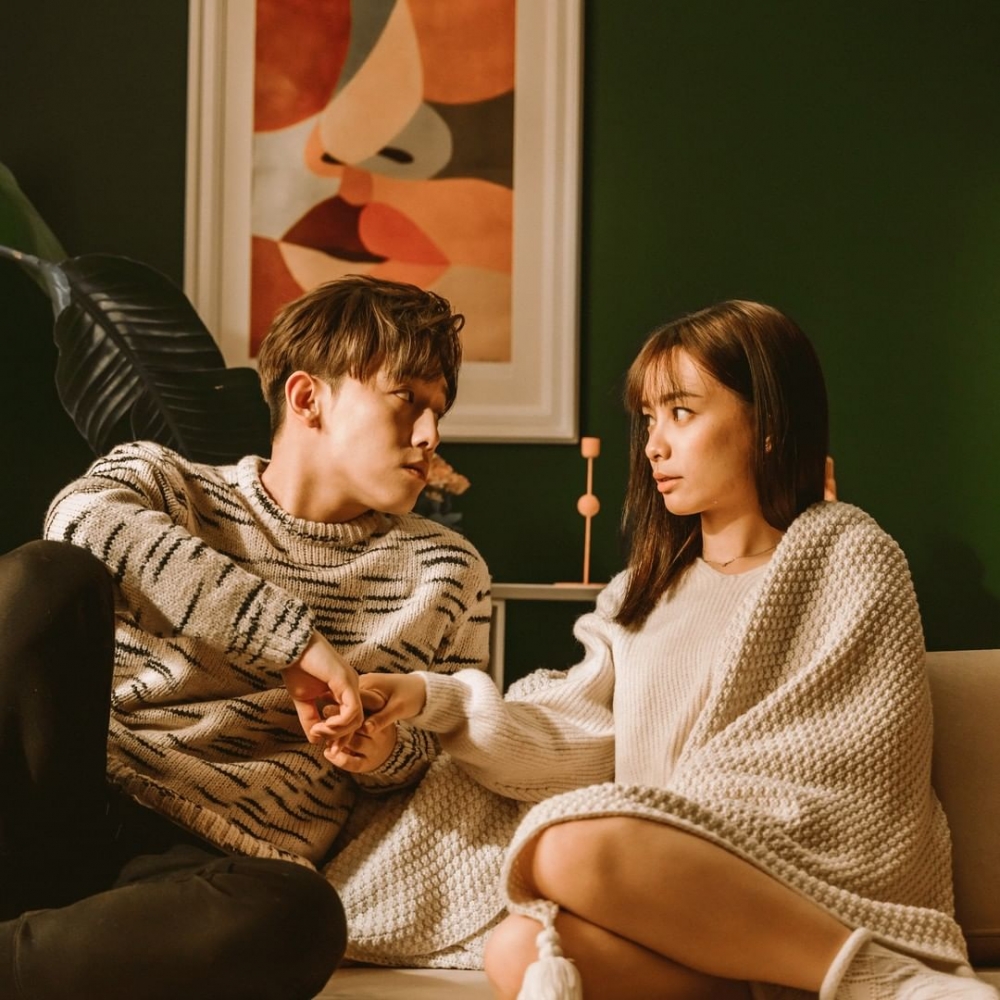 最近MC接受訪問時更直認平安夜有同Ash行超市,不過就強調佢哋唔係好熟,之後party仲有好多人參加