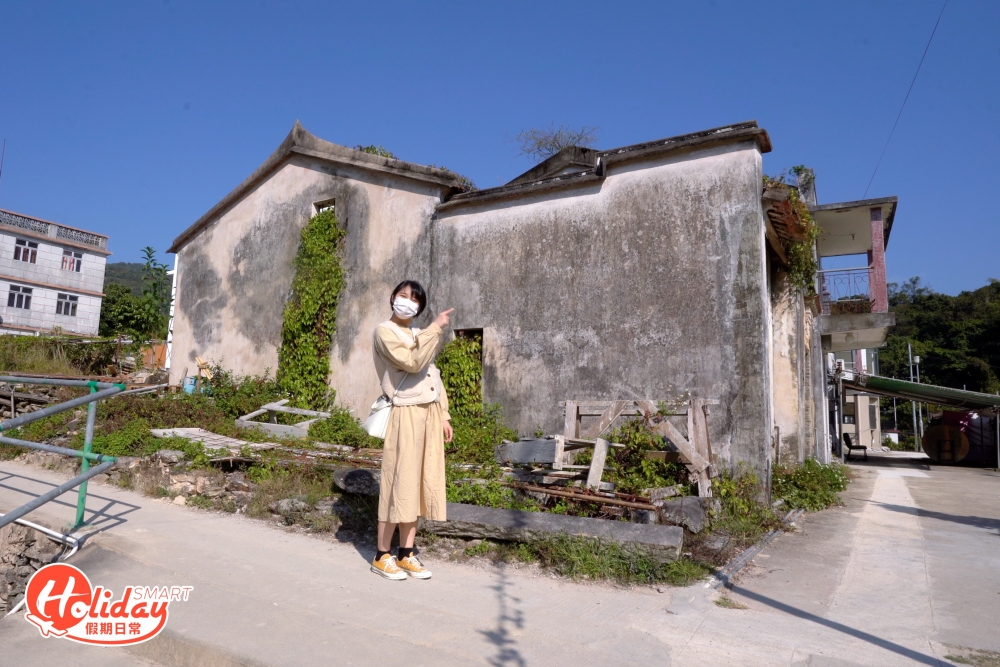見到分岔路轉左。