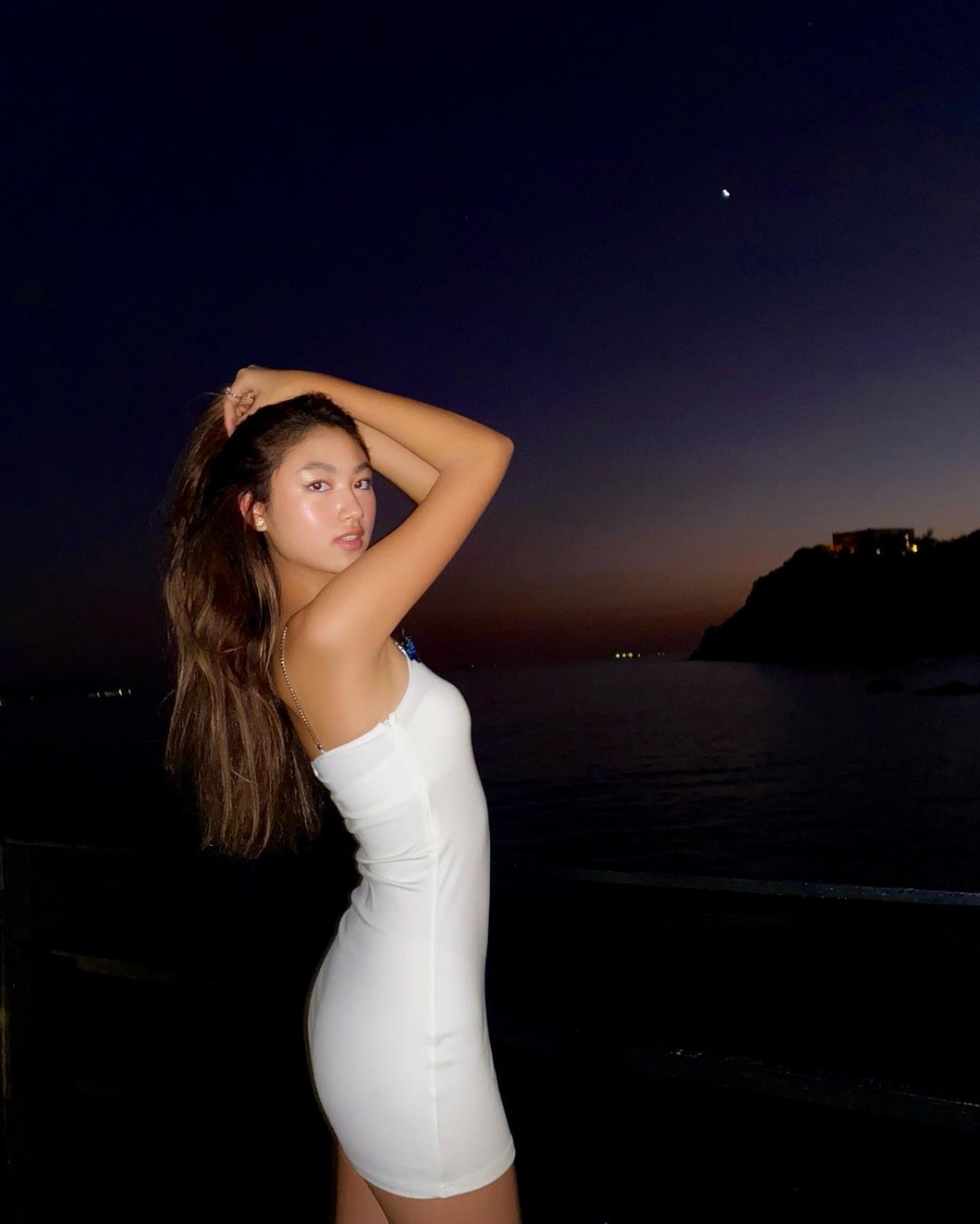 任晴佳不時上載生活照及時裝工作照到個人社交網