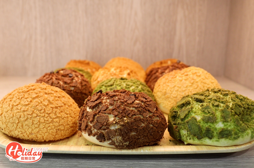 「James BonBon Bakery」老闆將港人愛吃的菠蘿包與麻糬波波二合為一,製作成招牌菠蘿皮麻糬波波,推出原味、抹茶和朱古力味,最高峰日賣近2,000件,可以媲美不少過江龍品牌。