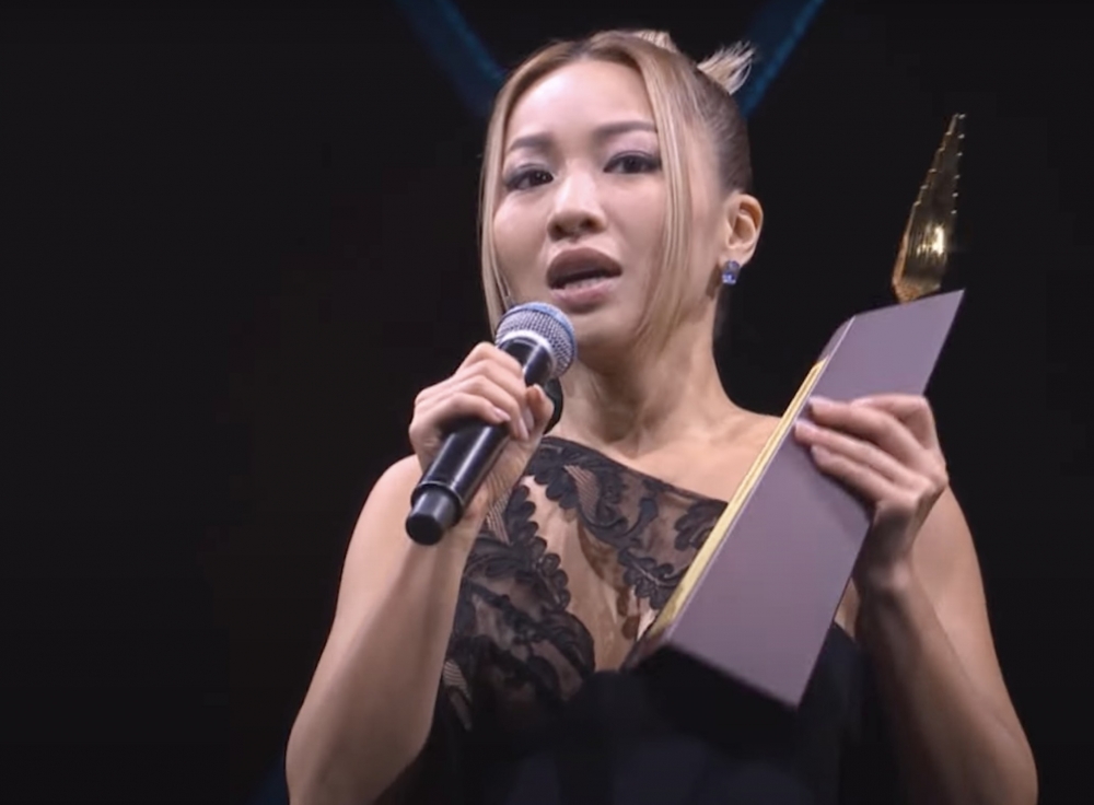 專業推介叱咤十大第四位:鄭融《多喝水》