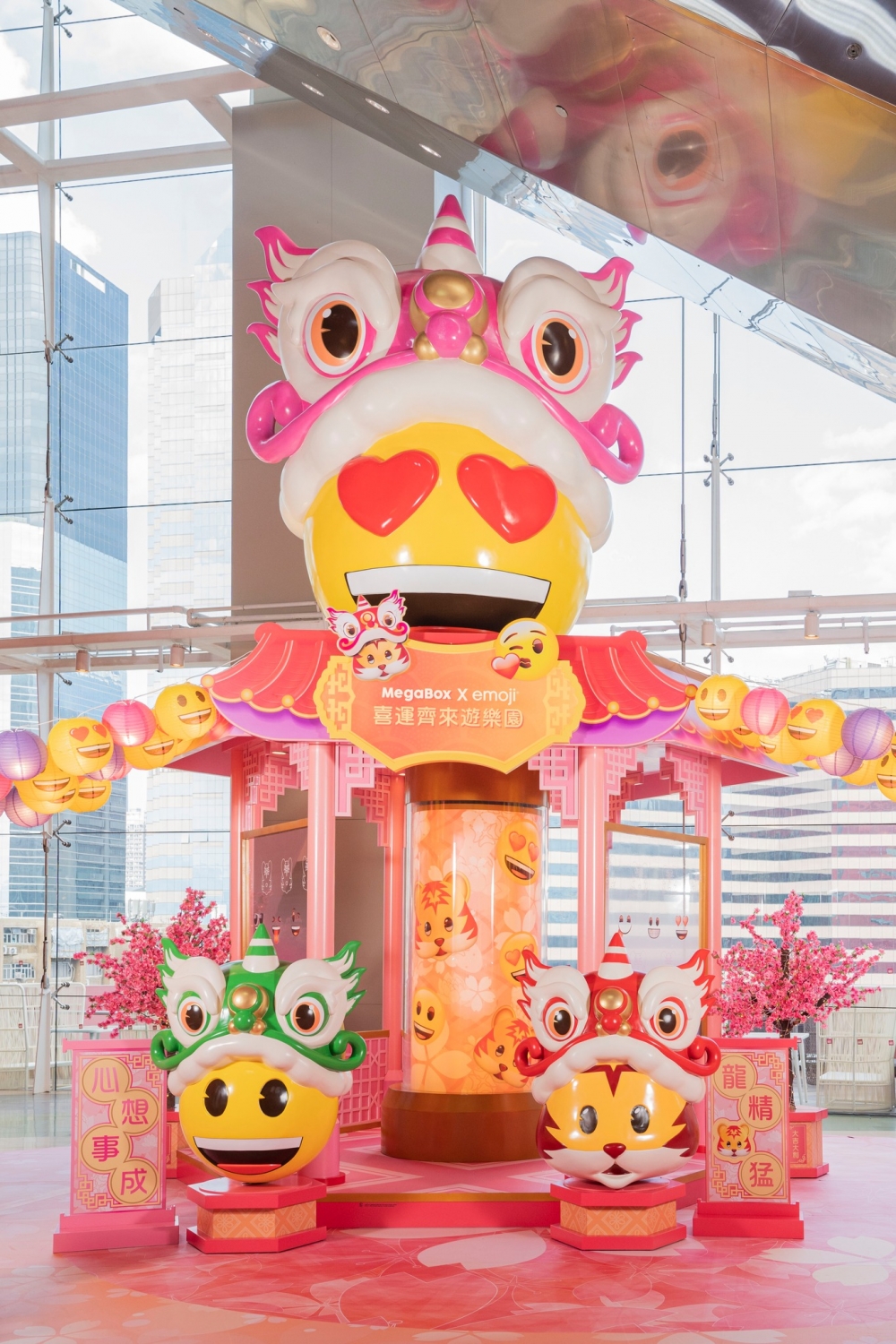 emoji巨型賀年雕塑+「醒獅老虎」造型emoji雕塑