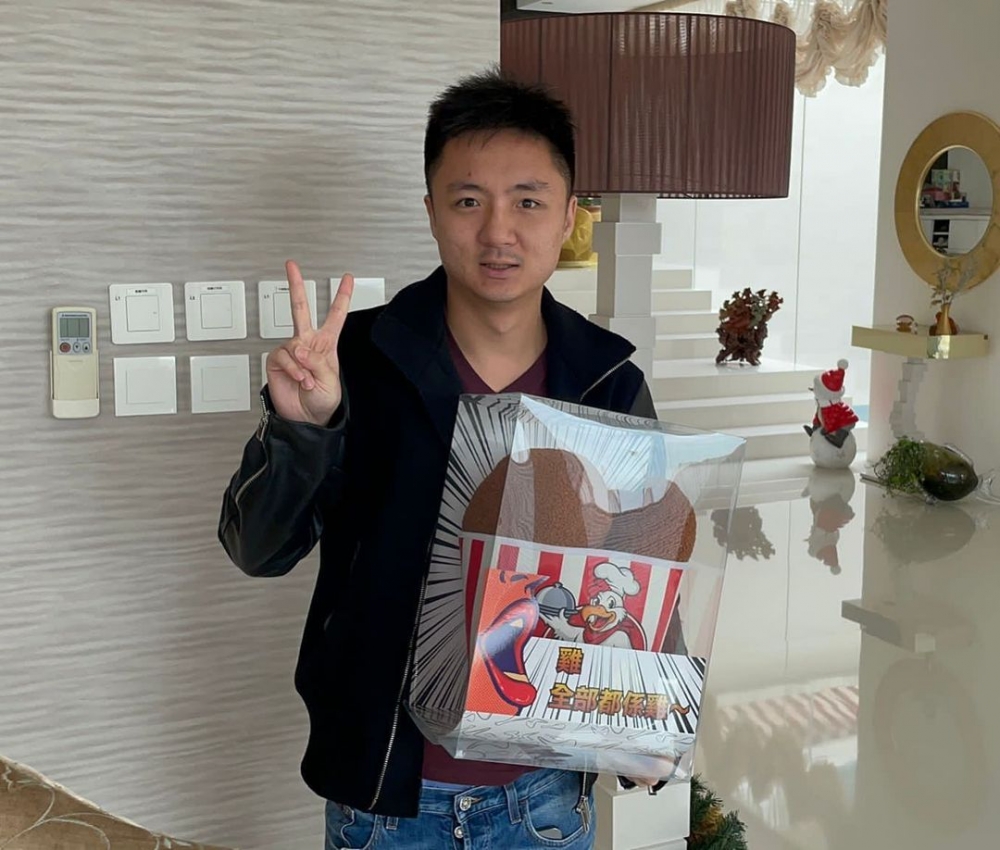 喺道歉聲明下面,鍾培生都有留言