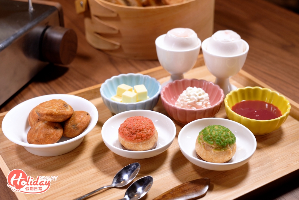 亦包括數款鹹甜點,包括一口泡芺、迷你蛋糕等。