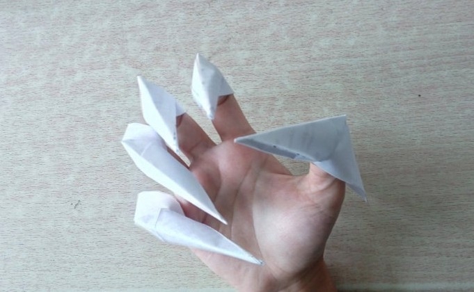 有網民就話細個會摺魔爪~