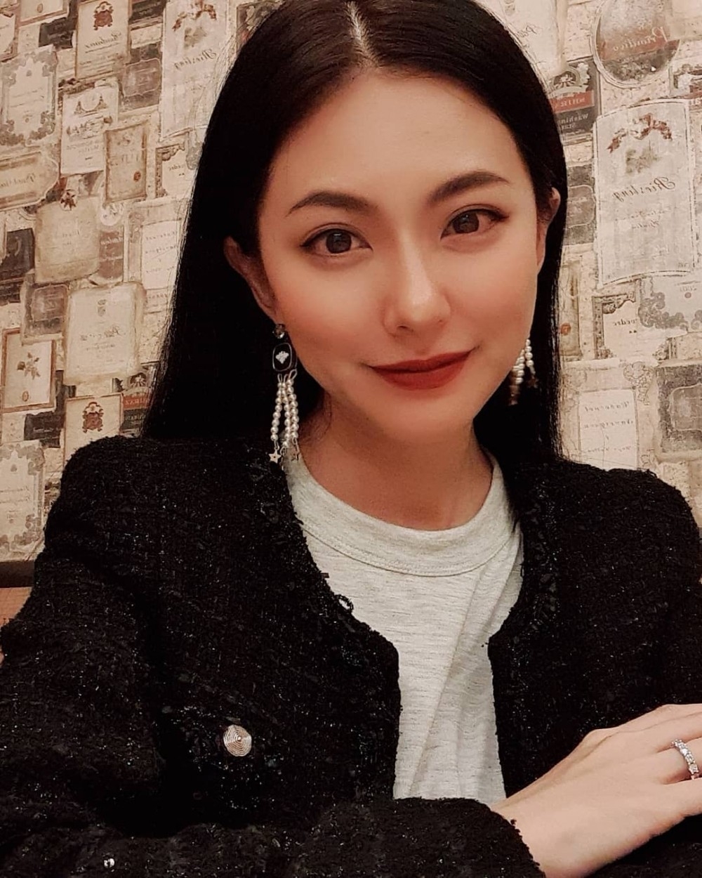 黃婉佩Race 近日與一家到法國旅遊,途中確診新冠肺炎,佢途中分享入住獨立豪華木屋照片