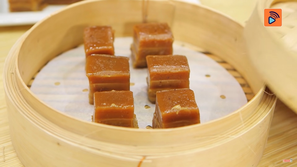 年糕分次蒸不但較易熟,賣相更美觀~