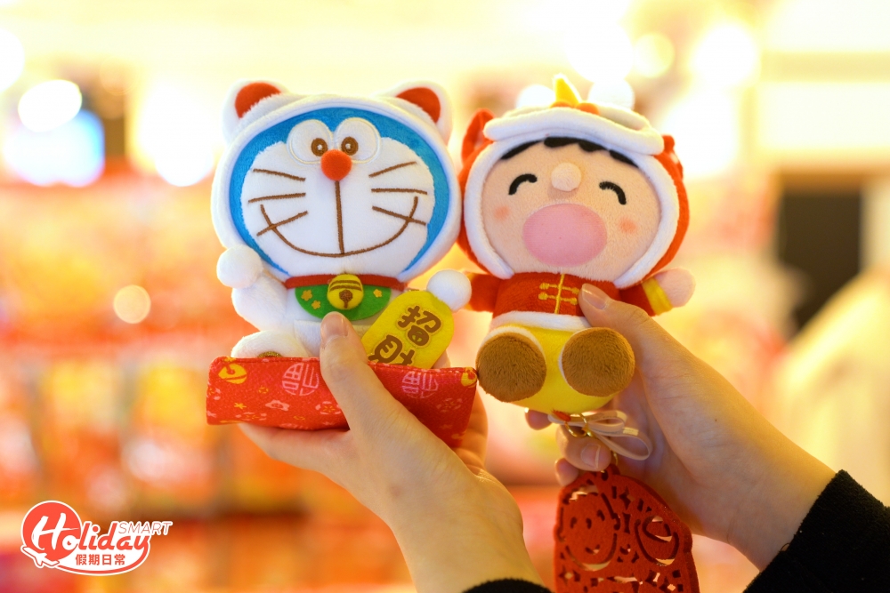 當然不少得應節賀年產品,包括禮盒、利是封、揮春等。