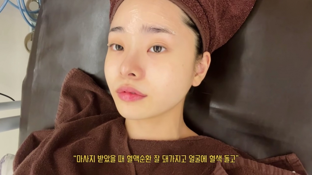 宋智雅嘅YouTube Channel有好多美容化妝嘅影片,佢亦大方公開素顏