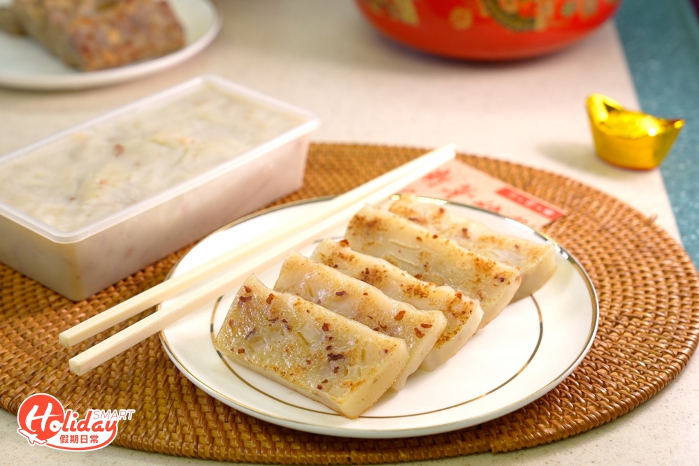 「店小懿」店主黎諾懿透露,今年是第4年製作蘿蔔糕,更親自講解關於製作蘿蔔糕的心得,「今年的配方特別改良為啫喱狀質地,亦用魚湯代替雞湯,以帶出蘿蔔的鮮味。」