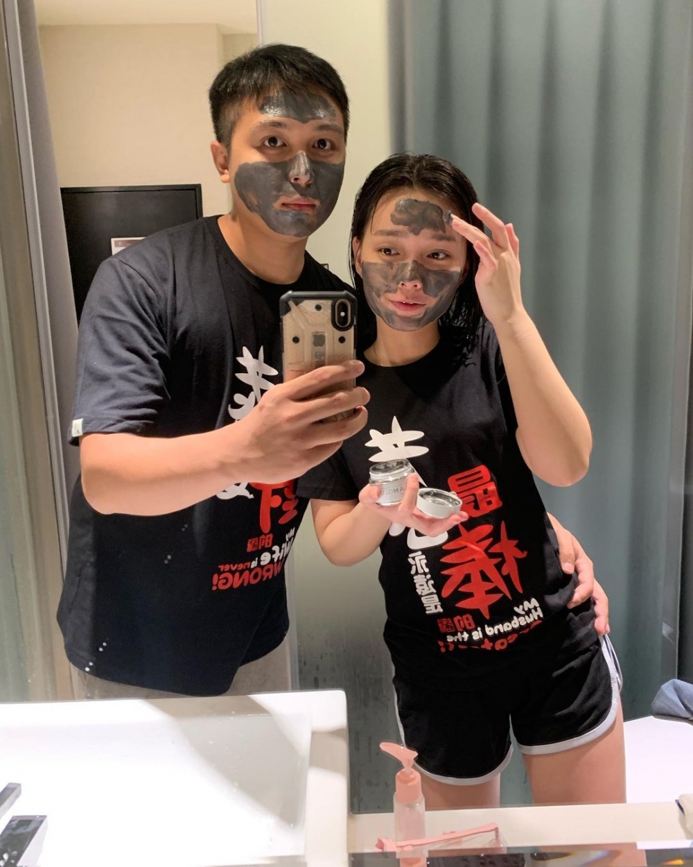 Ash前夫昨晚喺MC 直播中留言,其後佢亦自行開Live講述離婚嘅經過!